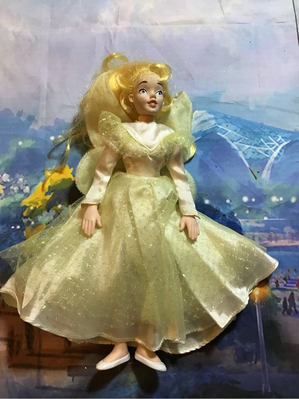 Vintage 1992 Adkin thumbelina collector doll in wedding dress -preowned